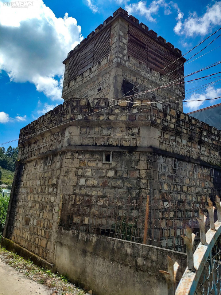 Ảnh: Ao vua Bảo Đại, tàn tích bí ẩn giữa rừng thông Đà Lạt - 6