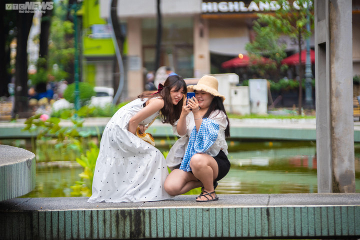 TP.HCM: Hồ Con Rùa 'thay da đổi thịt' sau hơn 3 tháng cải tạo - 11