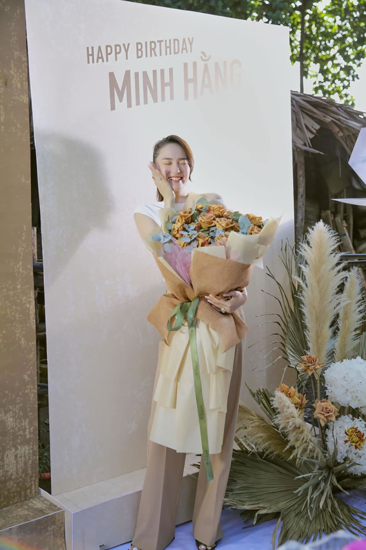 Cuộc sống làm vợ của Minh Hằng ở tuổi 35: Được ông xã đại gia cưng chiều hết mực - 1