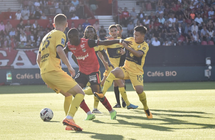 Trực tiếp bóng đá Pau FC vs Dijon: Quang Hải rời sân phút 68 - 2