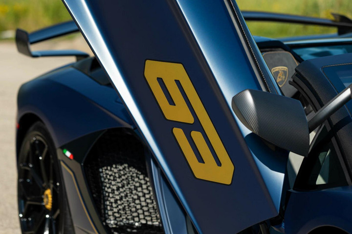 Hàng hiếm Lamborghini Aventador SVJ 63 Roadster được bán đấu giá - 4