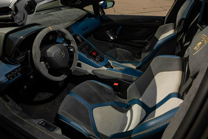 Hàng hiếm Lamborghini Aventador SVJ 63 Roadster được bán đấu giá - 7