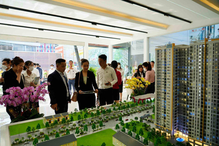 Tham quan nhà mẫu dự án Diamond Boulevard QL13 cùng Công ty Thuận Hùng - 4