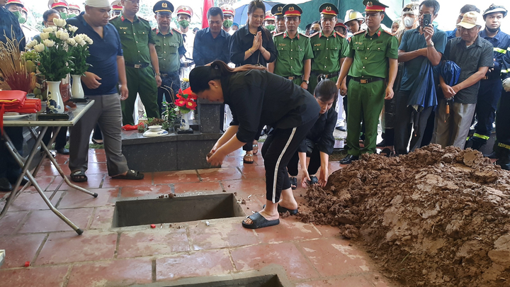 Tiễn biệt liệt sĩ Đỗ Đức Việt về nơi an nghỉ cuối cùng - 7
