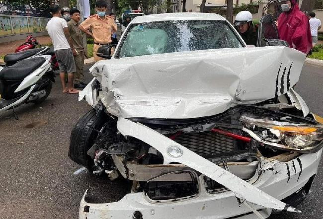 Không có bằng lái, thanh niên điều khiển ô tô tông loạn xạ rồi bỏ chạy - 2