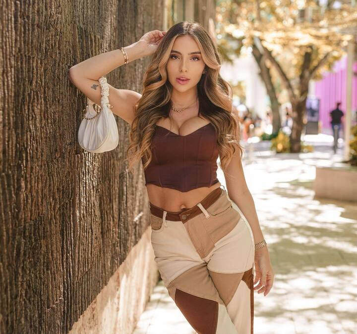 Vẻ đẹp không tì vết của nữ gymer nóng bỏng bậc nhất thế giới - 5