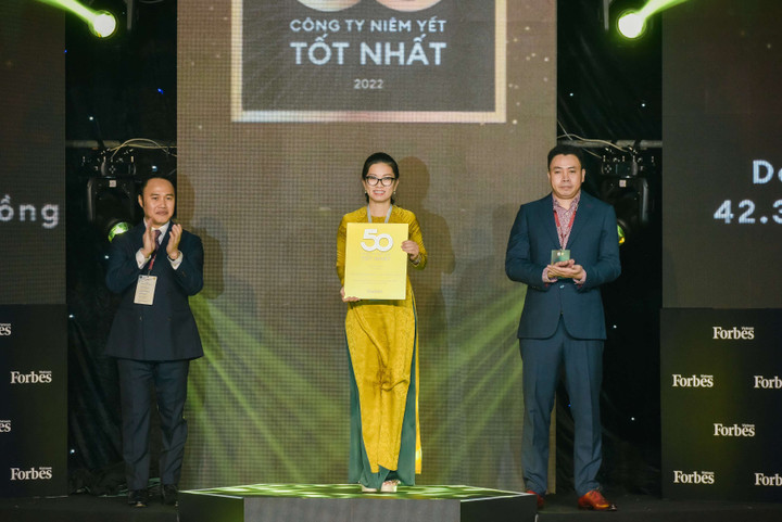 Vietcombank được vinh danh Top 50 công ty niêm yết tốt nhất Việt Nam - 1