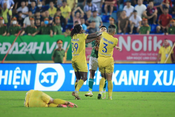 Đấm cầu thủ đội bạn mẻ răng, cựu hậu vệ U23 Việt Nam hết đường lên tuyển - 1