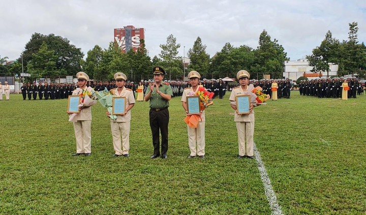 Công an TP.HCM ra mắt Trung đoàn Cảnh sát cơ động dự bị chiến đấu - 1