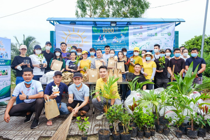 Hơn 1.000 bao rác được thu gom ở Phú Quốc trong ngày đầu ra quân 'Sống xanh' - 6