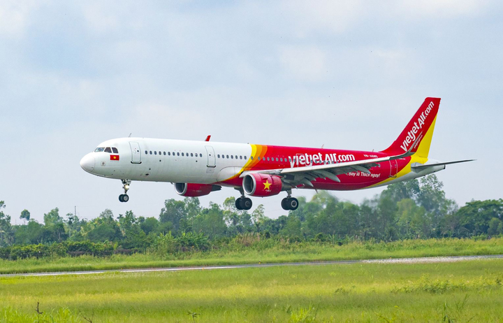 Lượng khách tăng đột biến, hàng không bật tăng doanh thu, lợi nhuận 6 tháng - 1