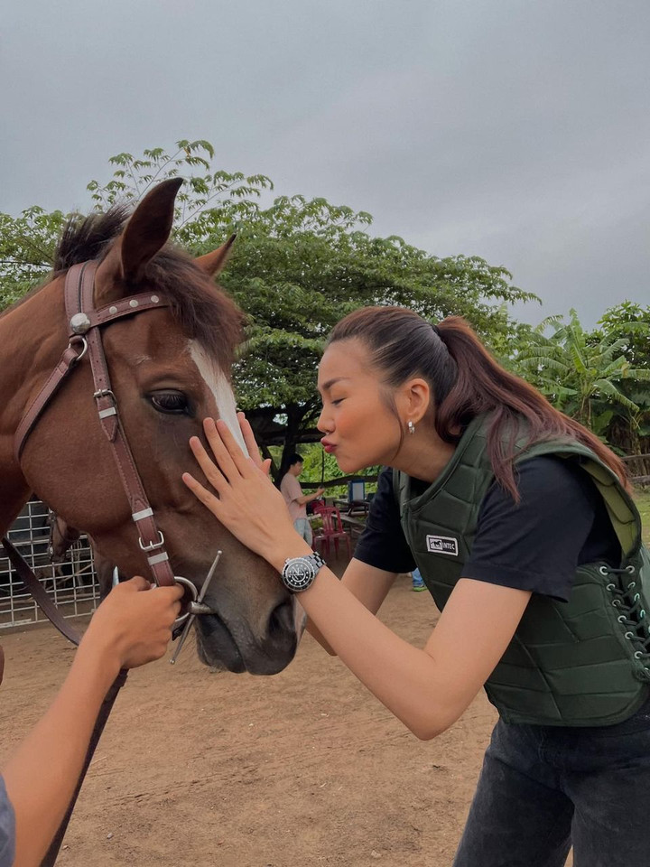 Sao Việt 12/8: Lê Âu Ngân Anh lần đầu hé lộ gương mặt chồng sắp cưới - 6