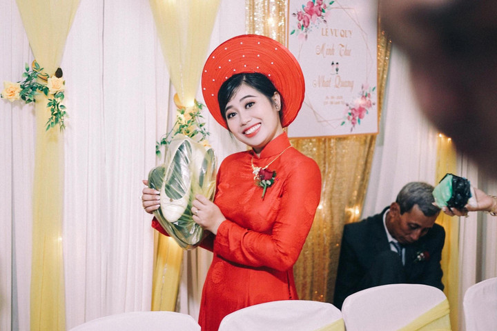 Đám cưới mùa nước nổi ở miền Tây: Cô dâu chú rể chân trần lội nước - 5