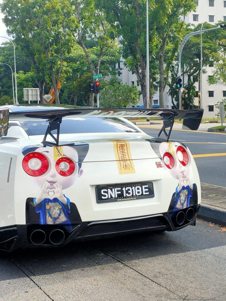 Loạt khoảnh khắc khó đỡ vô tình nhìn thấy khi ra đường trong 'tháng cô hồn' - 1