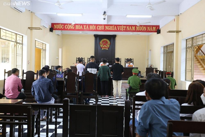 Đâm thầy hiệu trưởng tử vong, nam sinh 16 tuổi lĩnh án - 1