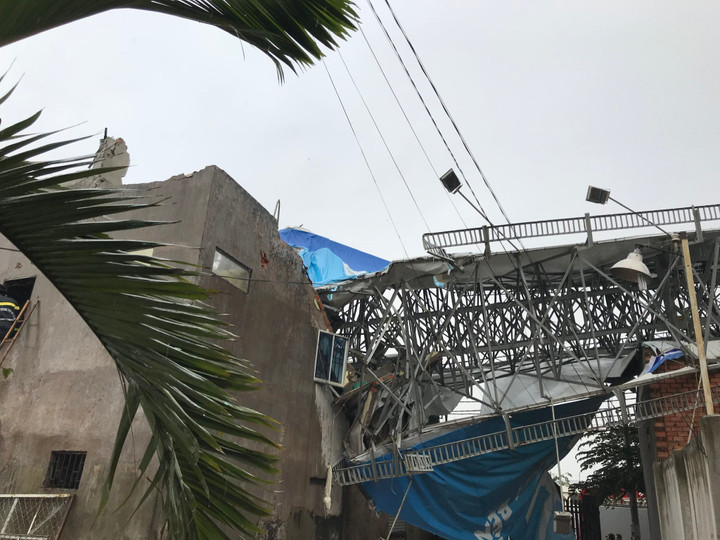 Được giao tuyên truyền giao thông, doanh nghiệp lại treo quảng cáo thương mại - 3