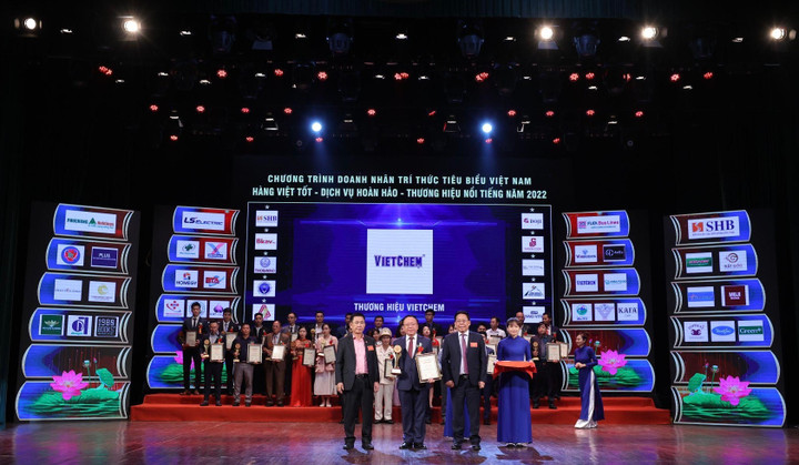 VIETCHEM lọt 'Top 10 thương hiệu nổi tiếng và uy tín Đất Việt 2022' - 1