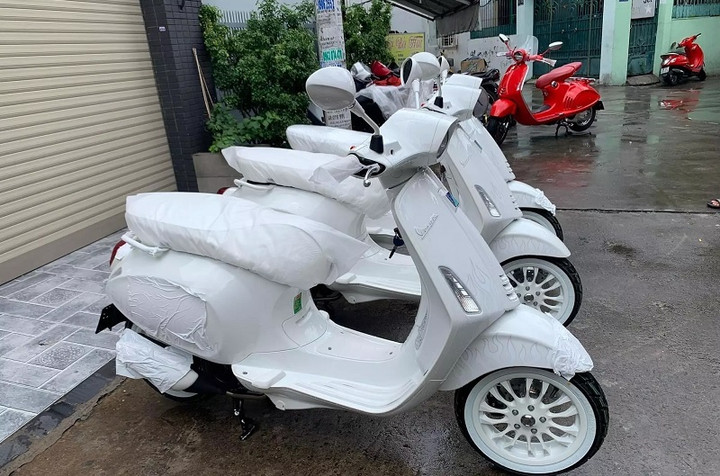 Dân buôn 'hét' giá xe Vespa Sprint Justin Bieber cao hơn gốc gần 100 triệu đồng - 2