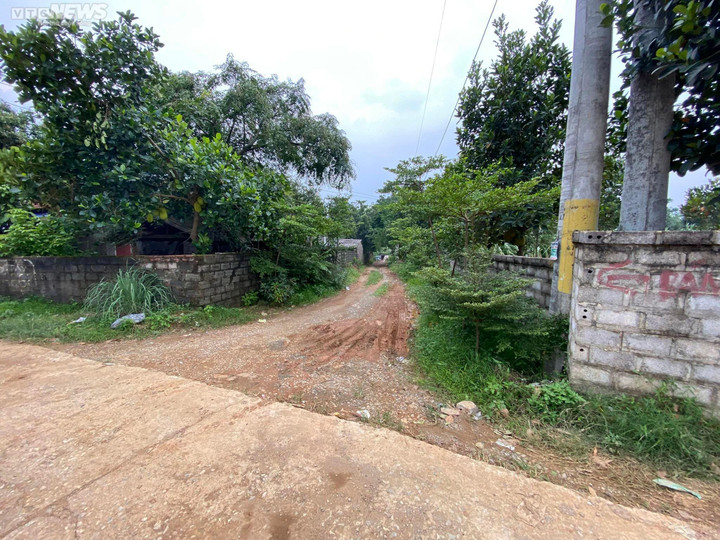 'Thương vụ' nực cười nhất thời sốt đất: Bãi cỏ sâu trong ngõ cũng có giá 2,5 tỷ - 2