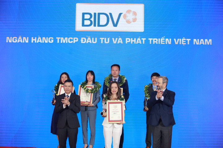 BIDV lọt top 10 Ngân hàng Thương mại Việt Nam uy tín nhất 2022 - 1