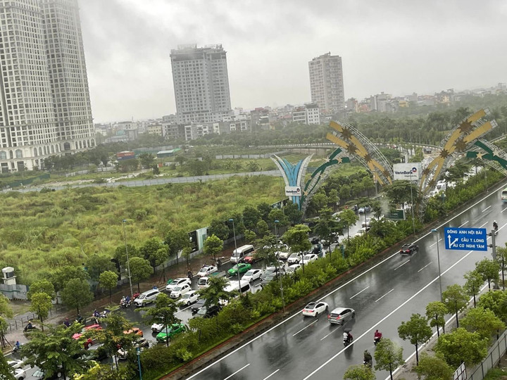 Ảnh: Hà Nội ngập khắp ngả, giao thông hỗn loạn từ sáng sớm - 8