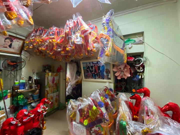 Người mua thờ ơ, ‘siêu xe', 'biệt thự’ vắng bóng dịp Rằm tháng 7 - 7