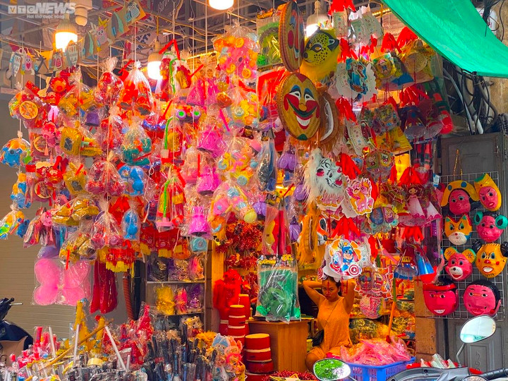 Người mua thờ ơ, ‘siêu xe', 'biệt thự’ vắng bóng dịp Rằm tháng 7 - 4