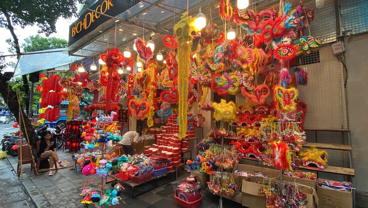 Người mua thờ ơ, ‘siêu xe', 'biệt thự’ vắng bóng dịp Rằm tháng 7 - 5