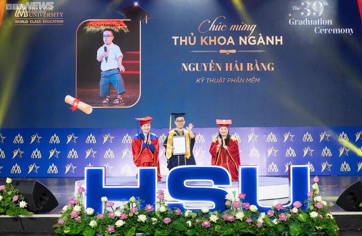 Nghị lực phi thường của chàng thủ khoa 'hạt tiêu' - 2