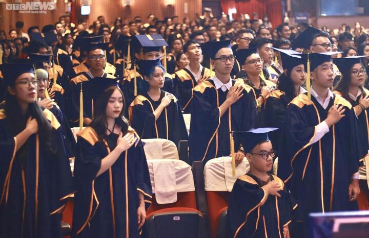 Nghị lực phi thường của chàng thủ khoa 'hạt tiêu' - 1