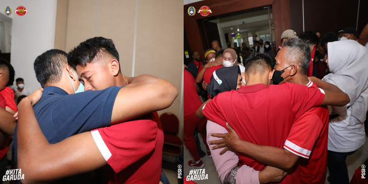 Chuẩn bị đấu chung kết gặp U16 Việt Nam, cầu thủ U16 Indonesia òa khóc ôm bố mẹ - 2