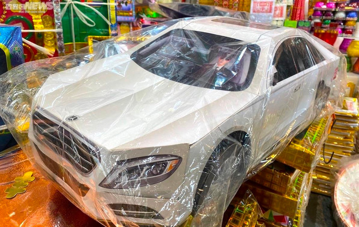 Người mua thờ ơ, ‘siêu xe', 'biệt thự’ vắng bóng dịp Rằm tháng 7 - 1