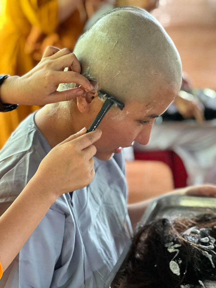 Á hậu biển Việt Nam Khánh Phương xuống tóc xuất gia trong 1 tháng - 3