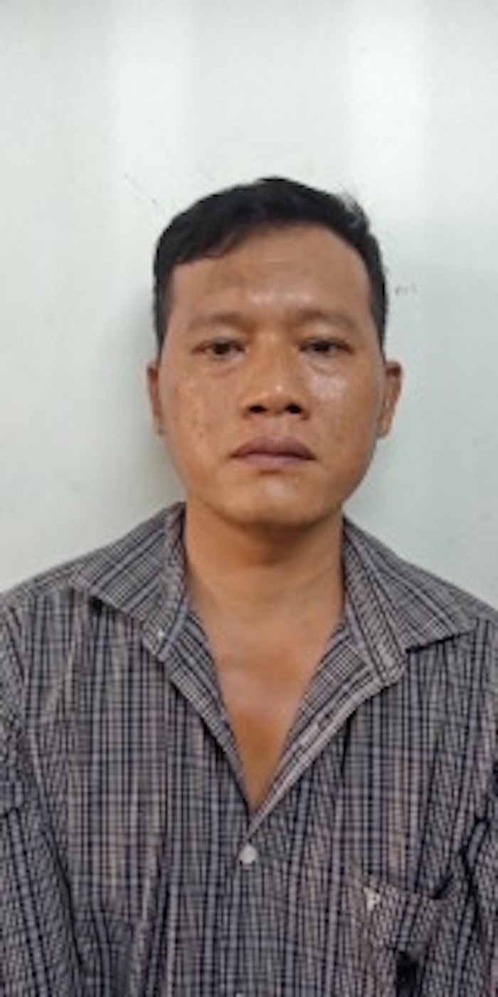 Hai cô gái dũng cảm đạp ngã xe kẻ cướp giật - 1
