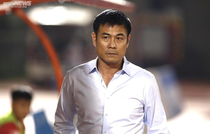 HLV Hữu Thắng: 'Lee Nguyễn chưa đủ thể lực' - 1