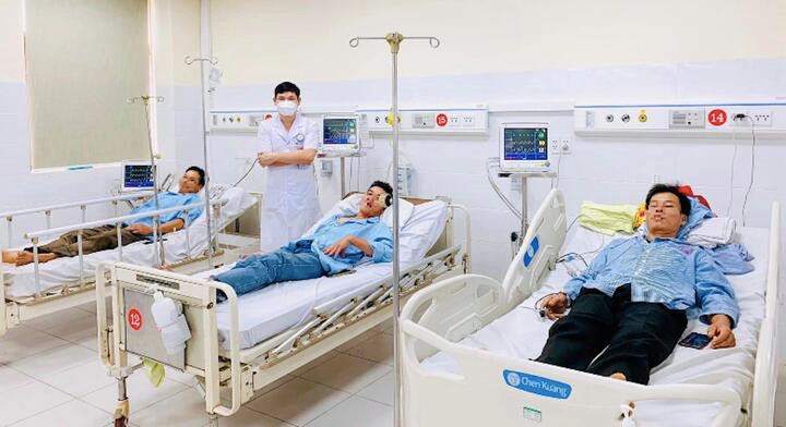 3 người đàn ông cùng đi cấp cứu sau bữa nhậu thịt cóc - 1