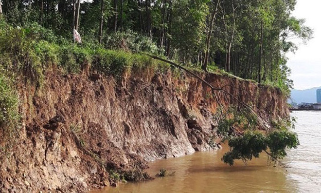 Hà Nội công bố loạt tình huống khẩn cấp sạt lở đê điều - 1