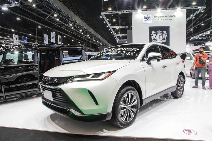 Toyota Land Cruiser đã qua sử dụng có giá cao gấp đôi xe mới - 2