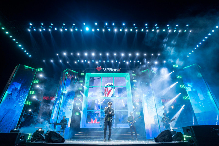 Phiêu với màn trình diễn 'đỉnh chóp' của Ngọt và Chillies tại đêm nhạc VPBank - 3