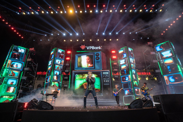 Phiêu với màn trình diễn 'đỉnh chóp' của Ngọt và Chillies tại đêm nhạc VPBank - 4