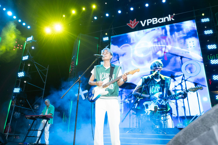 Phiêu với màn trình diễn 'đỉnh chóp' của Ngọt và Chillies tại đêm nhạc VPBank - 6
