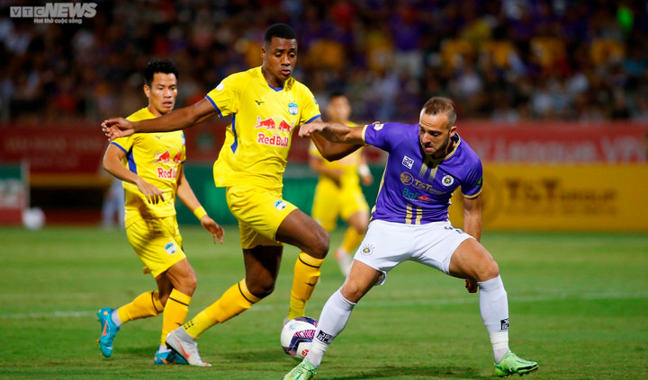 Trực tiếp bóng đá Hà Nội FC 2-1 HAGL: 3 bàn trong 7 phút - 4