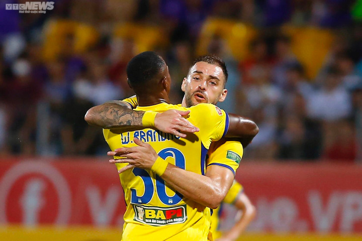 Trực tiếp bóng đá Hà Nội FC 2-1 HAGL: 3 bàn trong 7 phút - 2