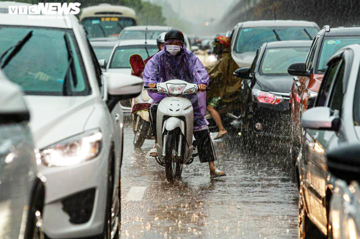Thời tiết ngày 14/8: Bắc Bộ giảm mưa, Trung - Nam Bộ ngày nắng - 1