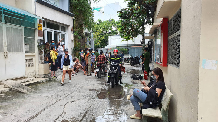 Cứu 10 người khỏi đám cháy trong homestay ở TP.HCM - 2