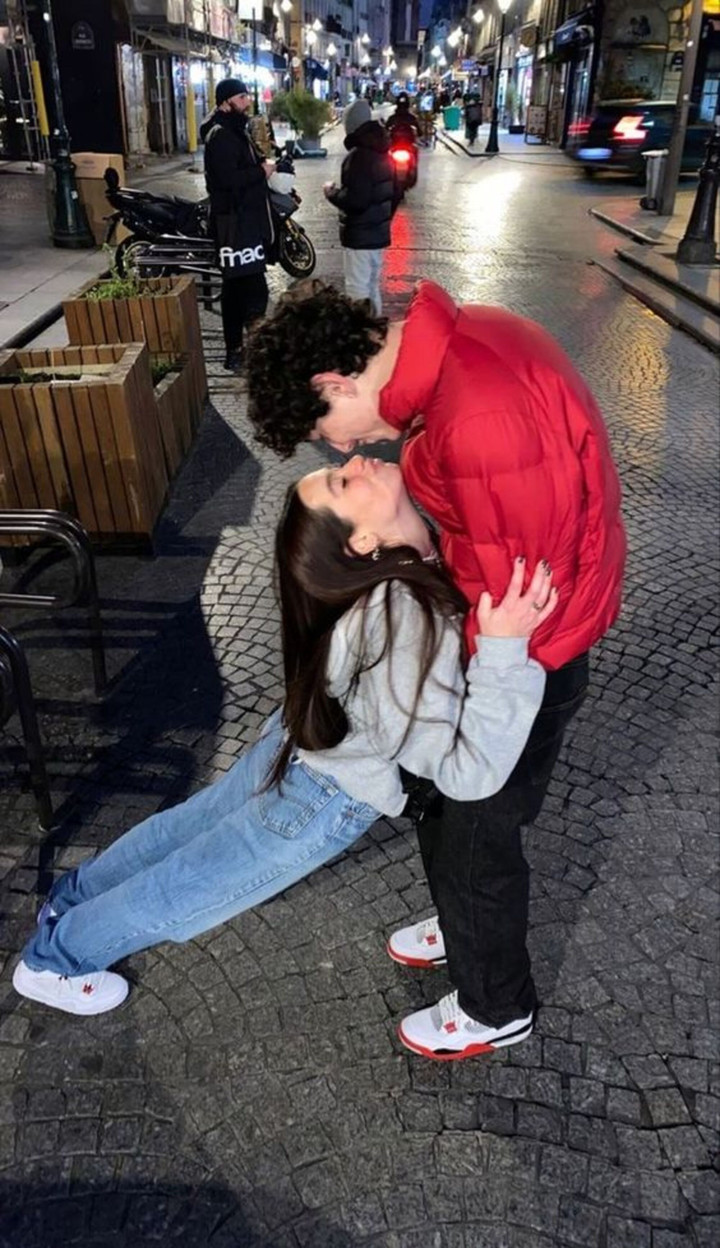 Khi các cặp đôi chứng minh 'đâu ai muốn là người bình thường khi yêu' - 4