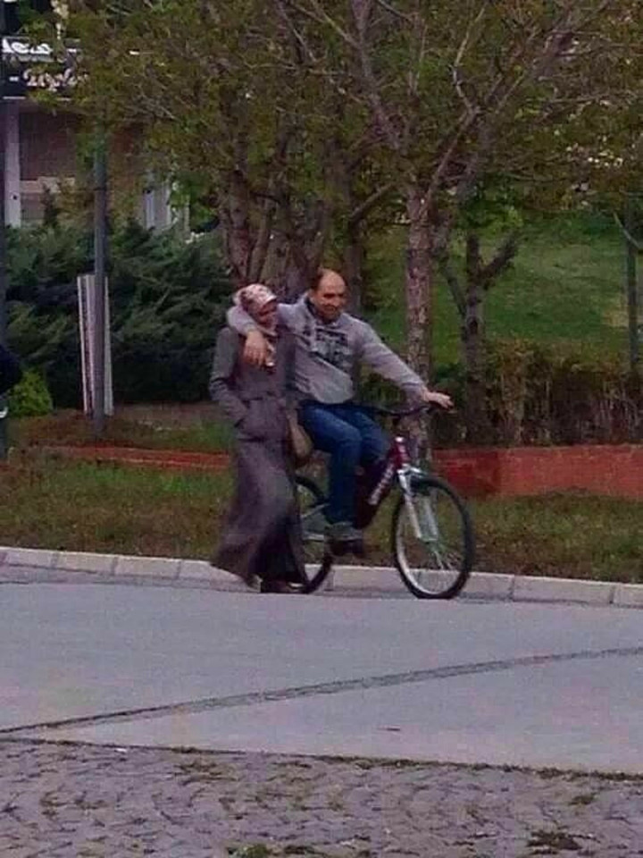 Khi các cặp đôi chứng minh 'đâu ai muốn là người bình thường khi yêu' - 8