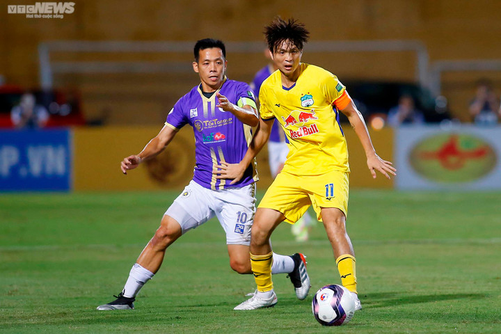 Điểm nhấn Hà Nội FC 2-1 HAGL: Văn Hậu kiến tạo, chủ nhà may mắn thoát phạt đền - 3