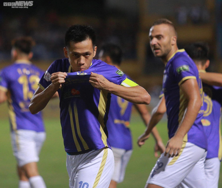 Điểm nhấn Hà Nội FC 2-1 HAGL: Văn Hậu kiến tạo, chủ nhà may mắn thoát phạt đền - 2