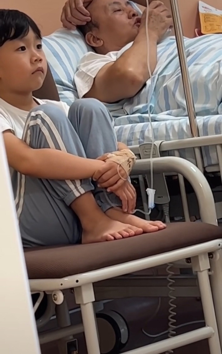 Bệnh nhân nhí ‘3 phần bất lực 7 phần bất mãn’ khi được ông bà vào viện thăm - 2